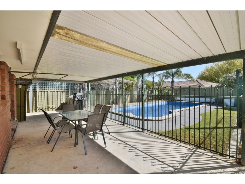 20 Warburton Drive, Woodcroft SA 5162