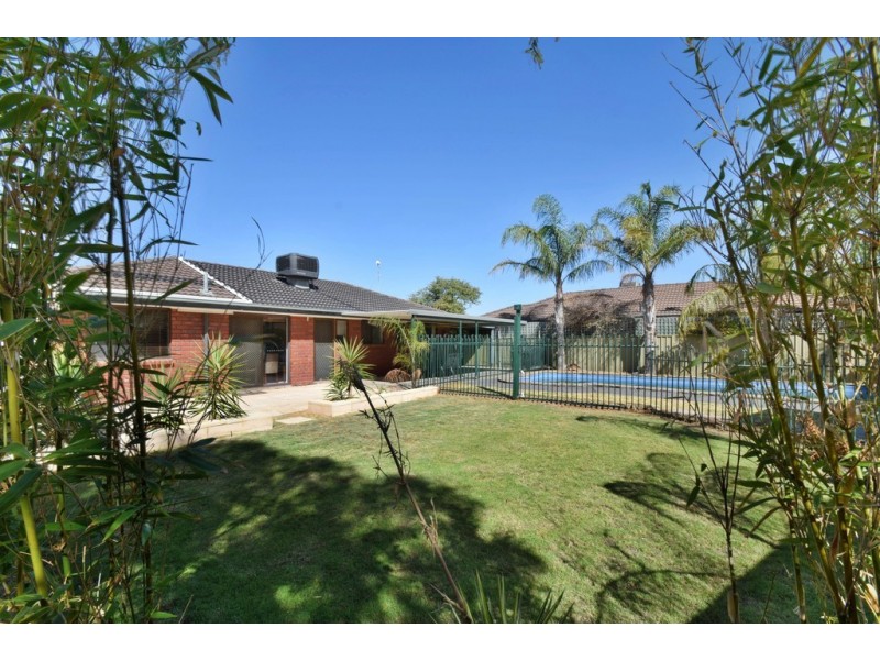 20 Warburton Drive, Woodcroft SA 5162