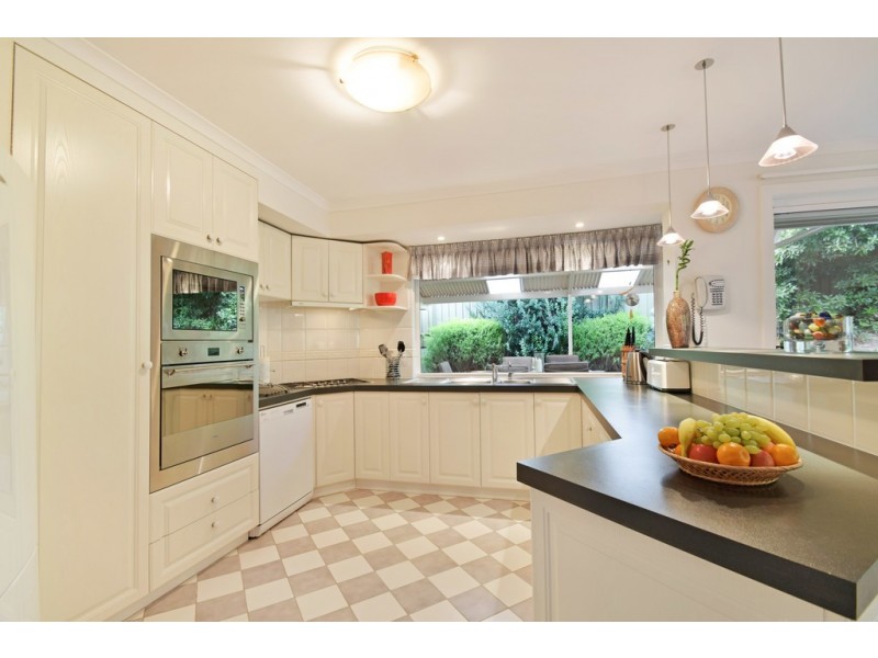 17 Crossdale Drive, Aberfoyle Park SA 5159