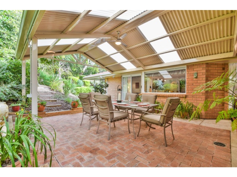 17 Crossdale Drive, Aberfoyle Park SA 5159