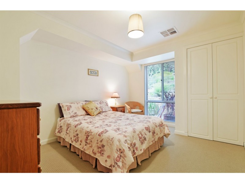 17 Crossdale Drive, Aberfoyle Park SA 5159