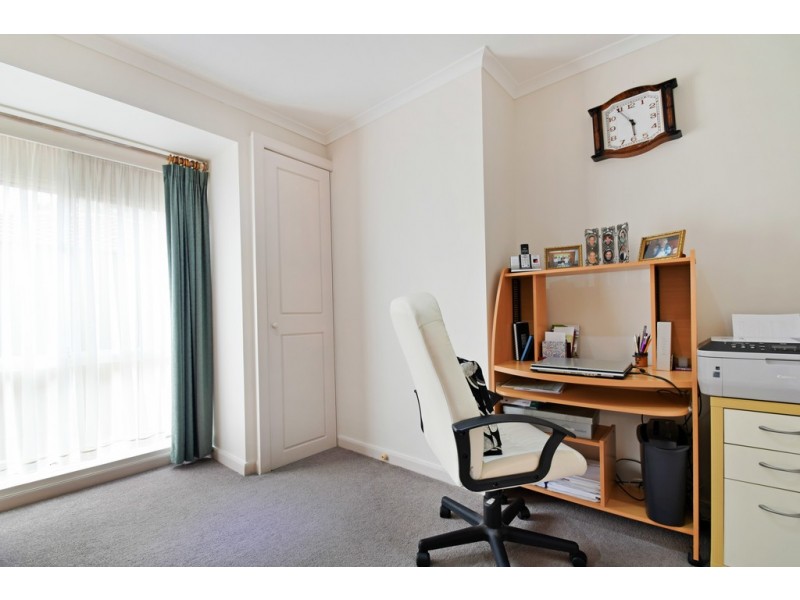 17 Crossdale Drive, Aberfoyle Park SA 5159