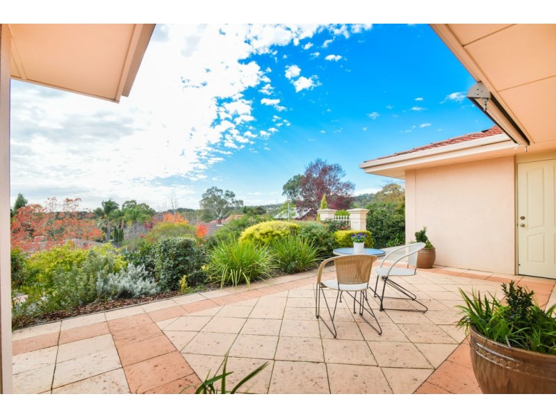 17 Crossdale Drive, Aberfoyle Park SA 5159