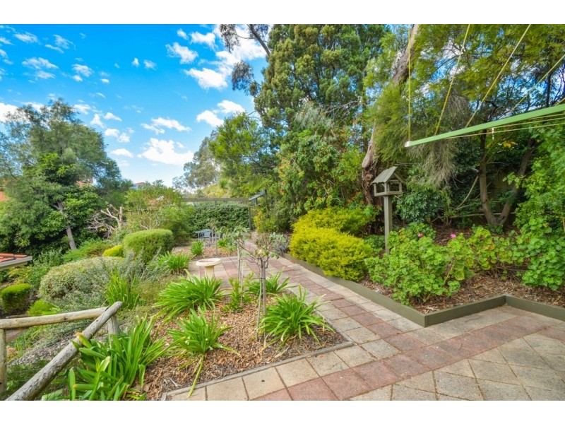 17 Crossdale Drive, Aberfoyle Park SA 5159