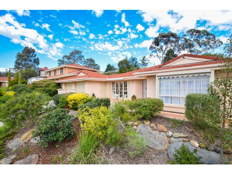 17 Crossdale Drive, Aberfoyle Park SA 5159