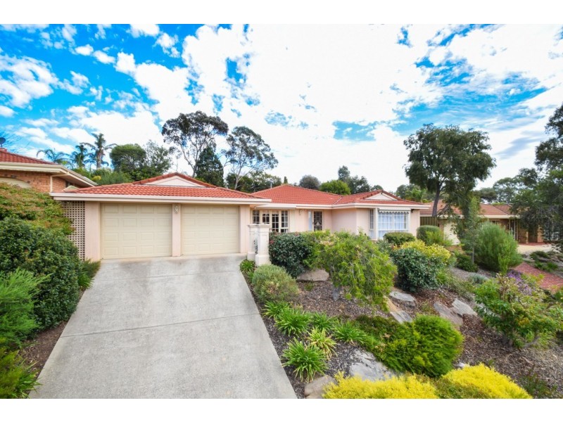 17 Crossdale Drive, Aberfoyle Park SA 5159