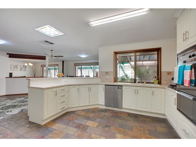 27 Begonia Street, Morphett Vale SA 5162