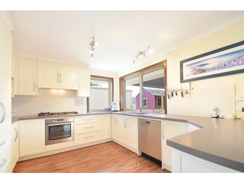 10 Meadfoot Close, Moana SA 5169