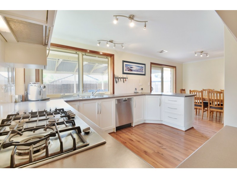 10 Meadfoot Close, Moana SA 5169