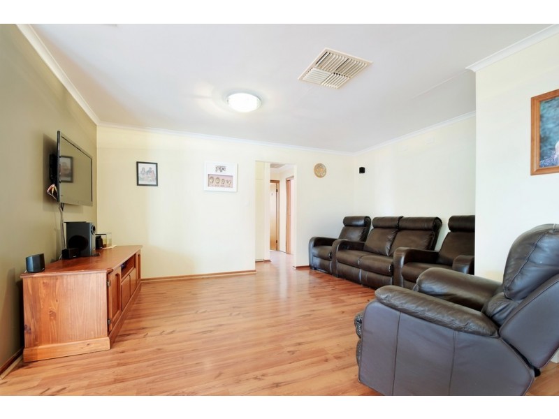 10 Meadfoot Close, Moana SA 5169