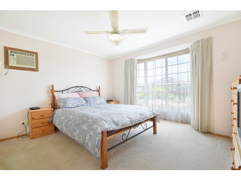 10 Meadfoot Close, Moana SA 5169