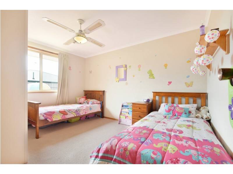 10 Meadfoot Close, Moana SA 5169