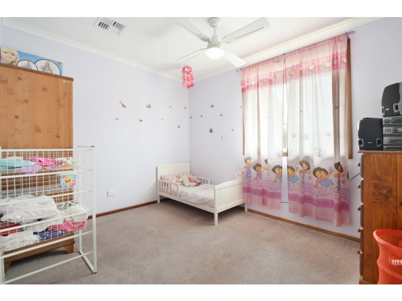 10 Meadfoot Close, Moana SA 5169