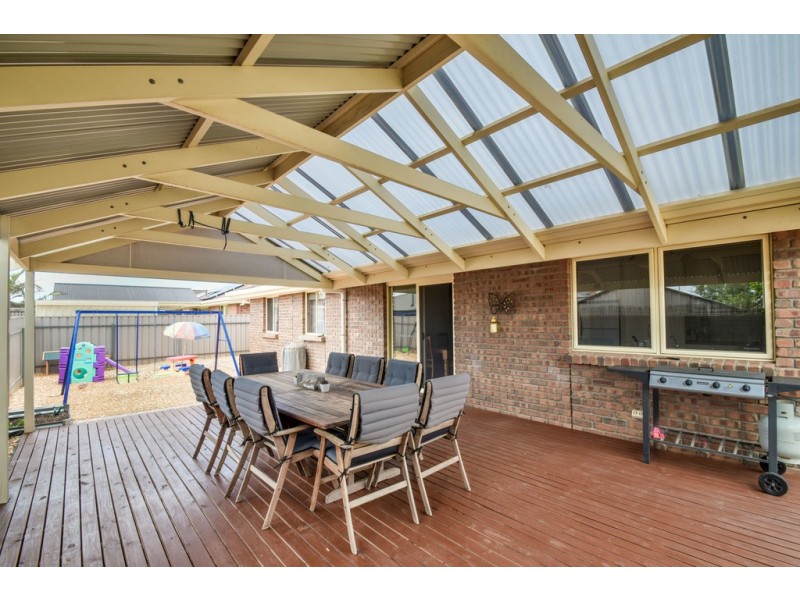 10 Meadfoot Close, Moana SA 5169