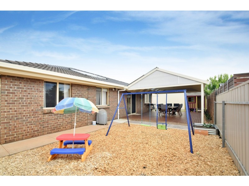10 Meadfoot Close, Moana SA 5169