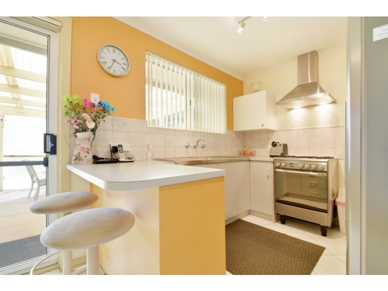 18 Coonawarra Close, Woodcroft SA 5162