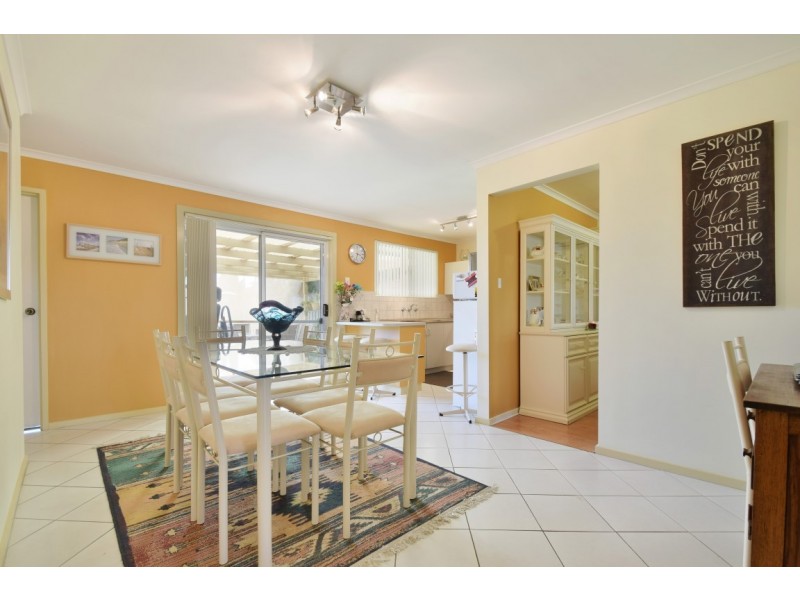 18 Coonawarra Close, Woodcroft SA 5162