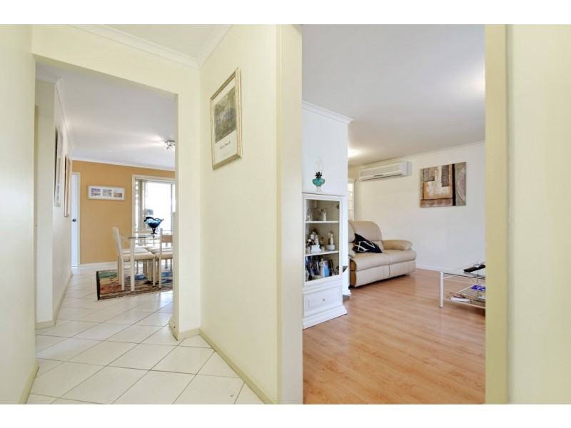 18 Coonawarra Close, Woodcroft SA 5162