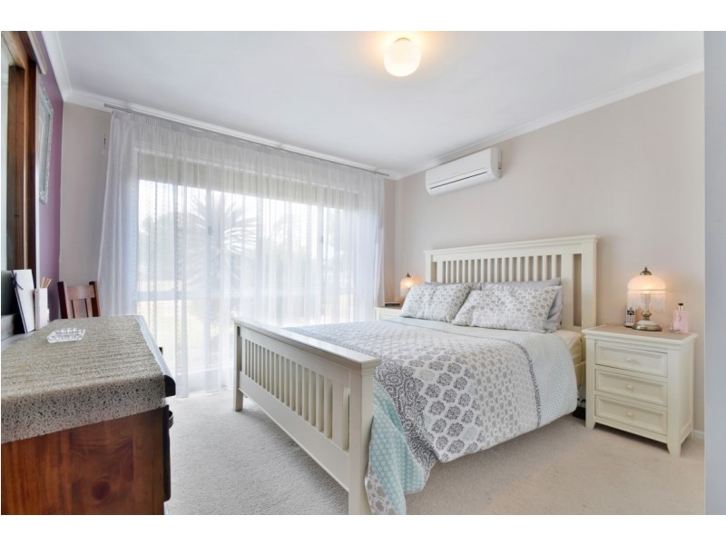 18 Coonawarra Close, Woodcroft SA 5162