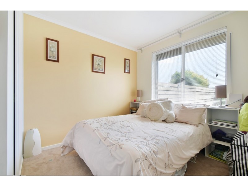 18 Coonawarra Close, Woodcroft SA 5162