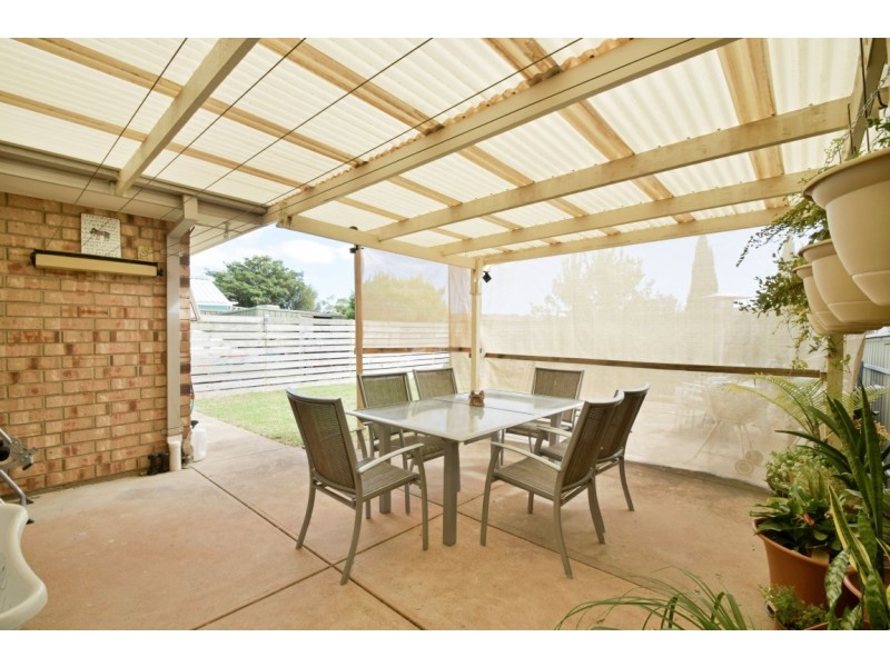 18 Coonawarra Close, Woodcroft SA 5162