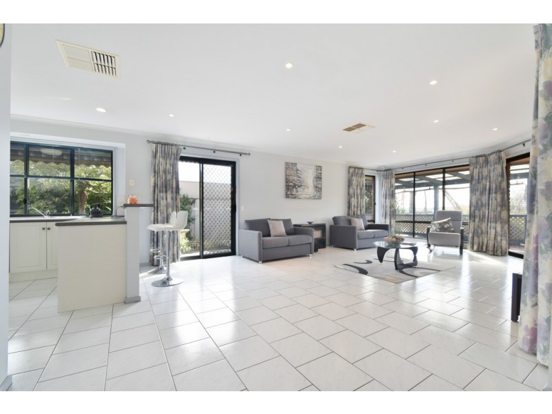 46 Horseshoe Drive, Woodcroft SA 5162