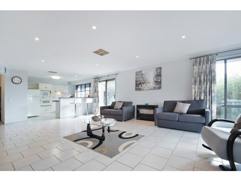 46 Horseshoe Drive, Woodcroft SA 5162