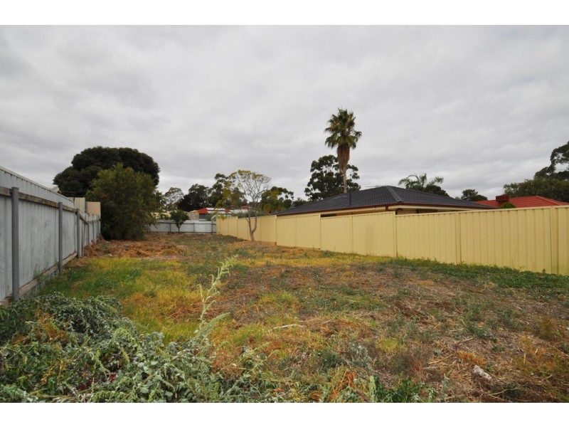 35 Flinders Crescent, Hackham SA 5163