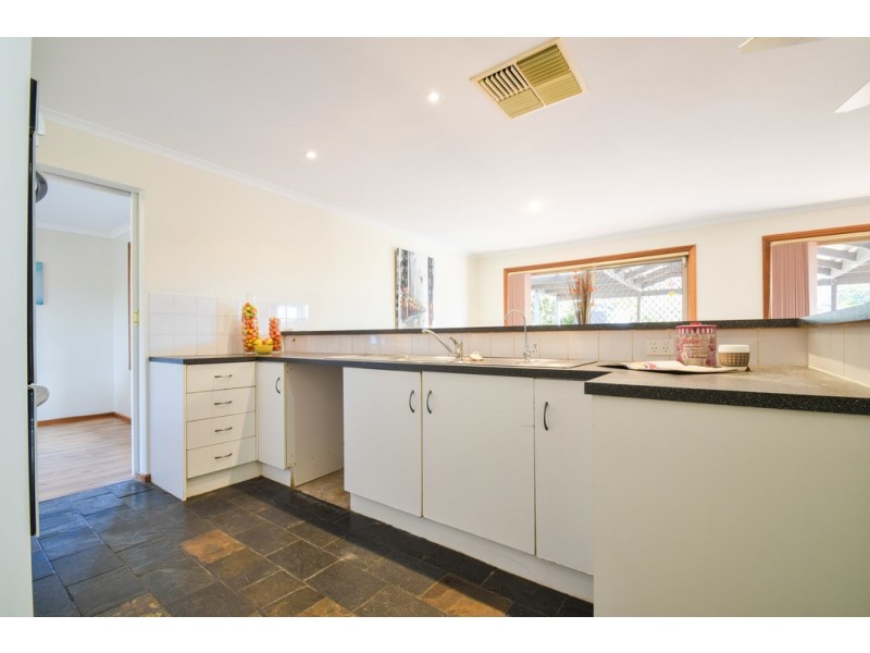 12 Pinehurst Grove, Morphett Vale SA 5162