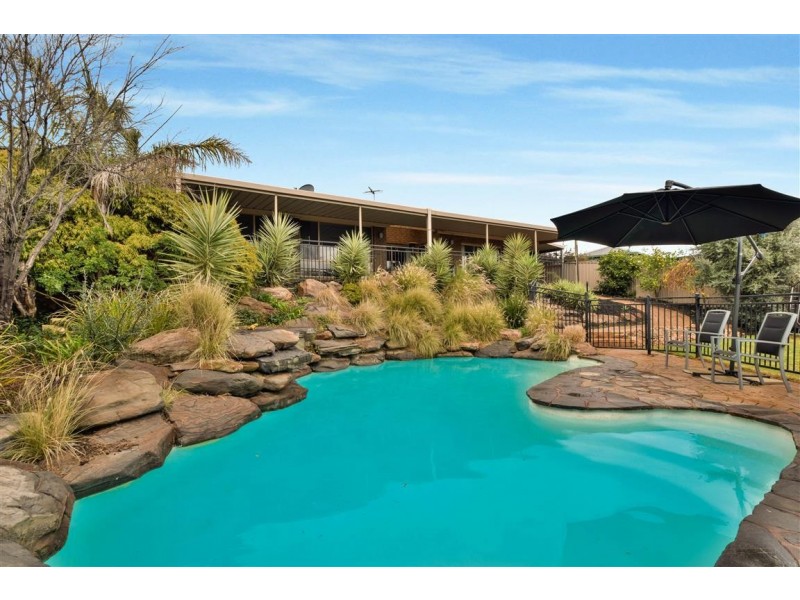 16 Caspian Court, Woodcroft SA 5162