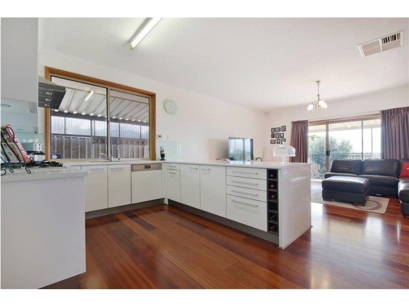 16 Caspian Court, Woodcroft SA 5162