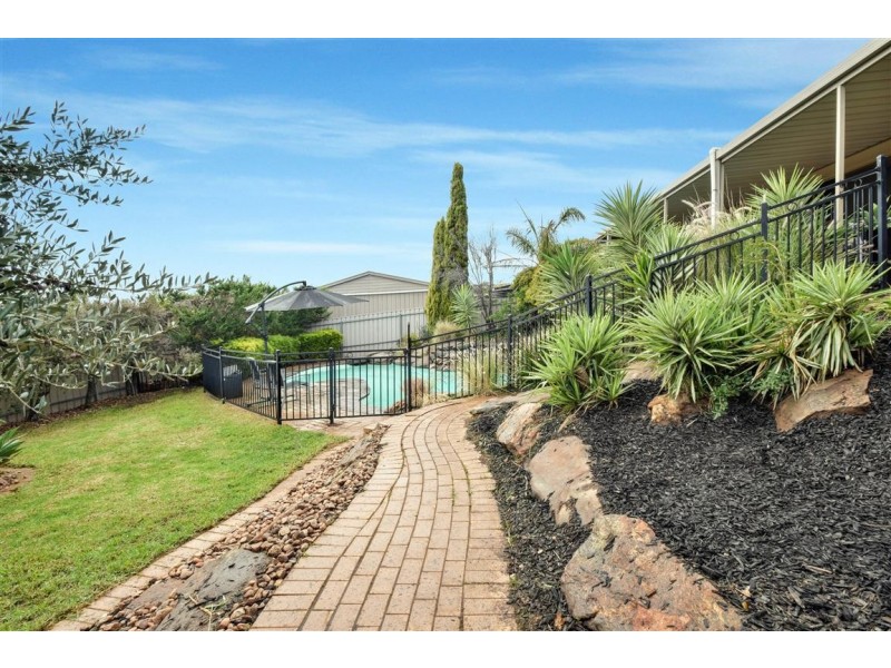 16 Caspian Court, Woodcroft SA 5162