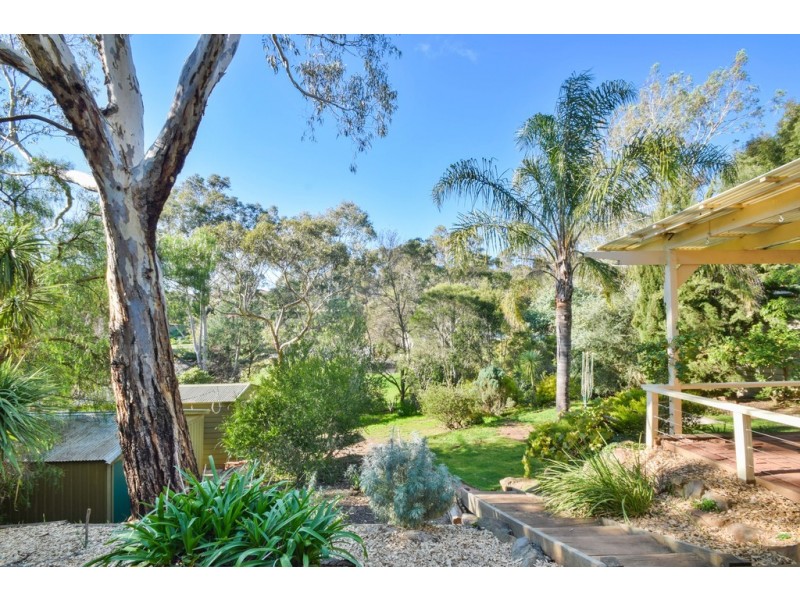 33 Jerilderie Drive, Happy Valley SA 5159