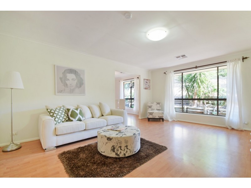 33 Jerilderie Drive, Happy Valley SA 5159