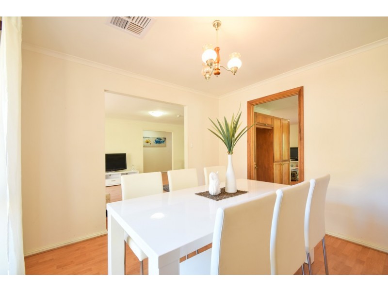 33 Jerilderie Drive, Happy Valley SA 5159