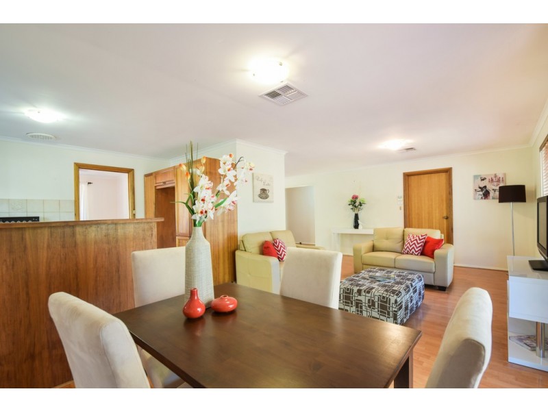 33 Jerilderie Drive, Happy Valley SA 5159