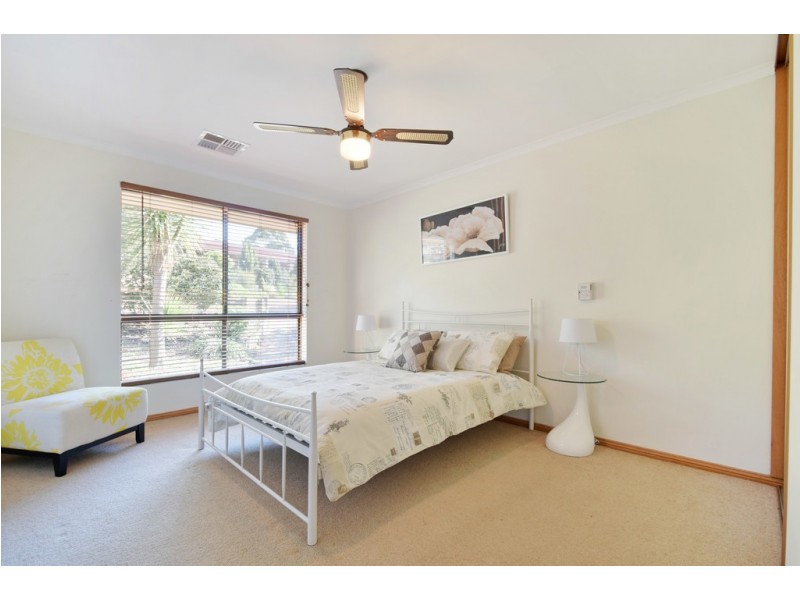 33 Jerilderie Drive, Happy Valley SA 5159