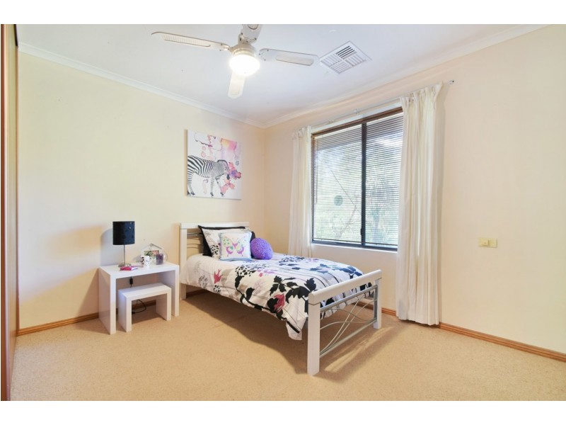 33 Jerilderie Drive, Happy Valley SA 5159