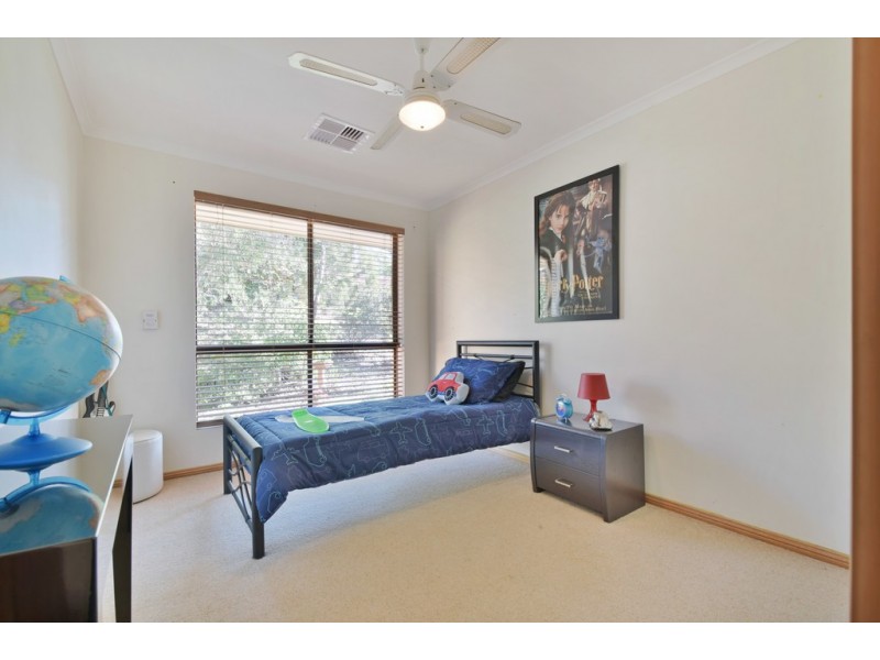 33 Jerilderie Drive, Happy Valley SA 5159