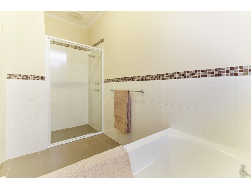 72 Esperance Boulevard, Seaford Rise SA 5169