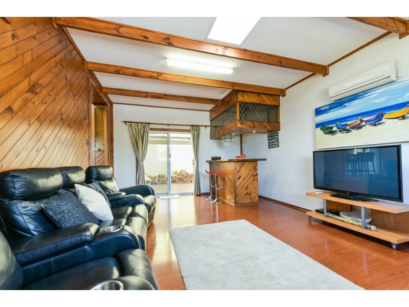 17 Swordsman Road, O’sullivan Beach SA 5166