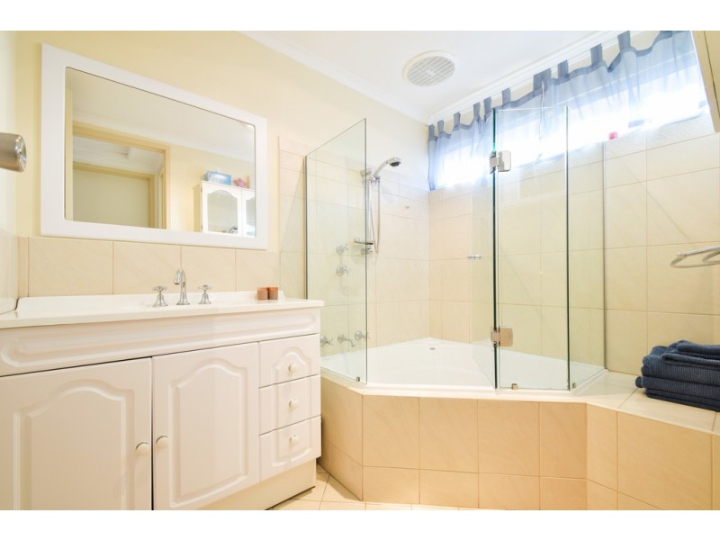 8 Heather Road, Happy Valley SA 5159