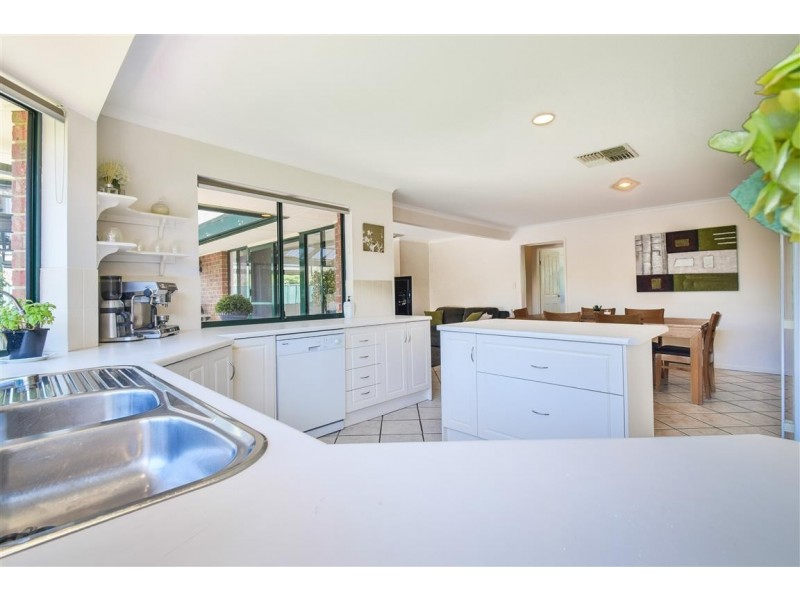 19 Wooding Avenue, Woodcroft SA 5162