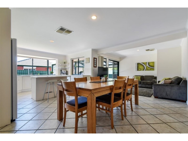 19 Wooding Avenue, Woodcroft SA 5162