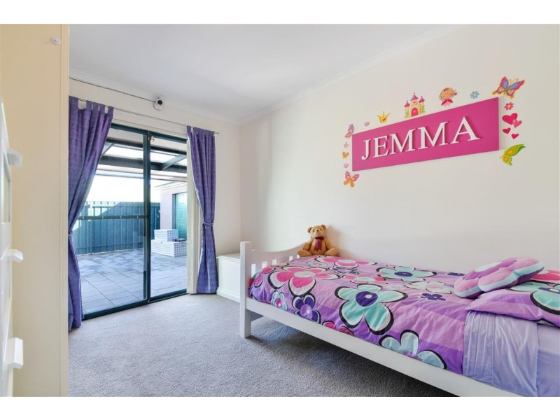 19 Wooding Avenue, Woodcroft SA 5162