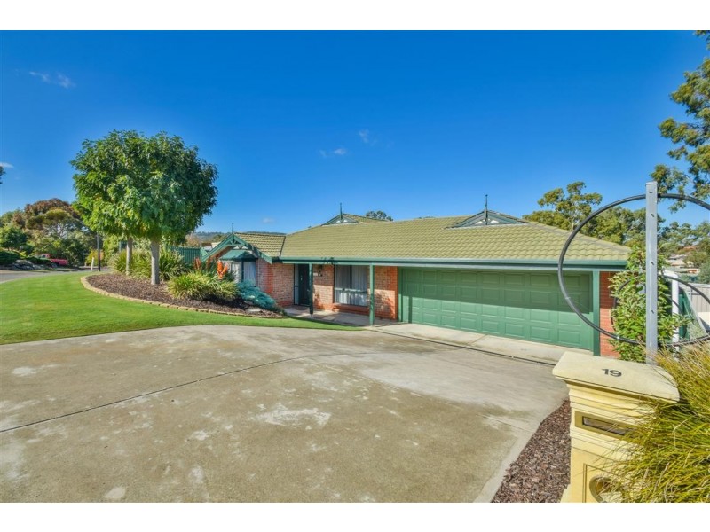 19 Wooding Avenue, Woodcroft SA 5162