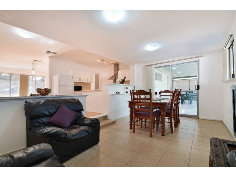 9 Arnold Drive, Hackham SA 5163