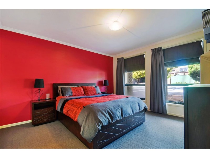 10 Rothschild Street, Woodcroft SA 5162