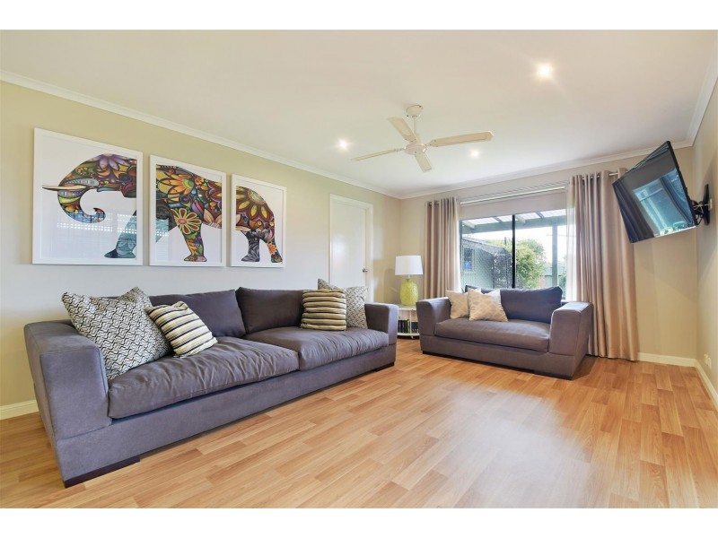 15 Coorabie Crescent, Hallett Cove SA 5158