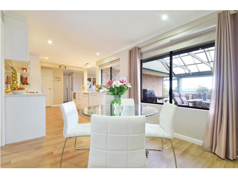 15 Coorabie Crescent, Hallett Cove SA 5158
